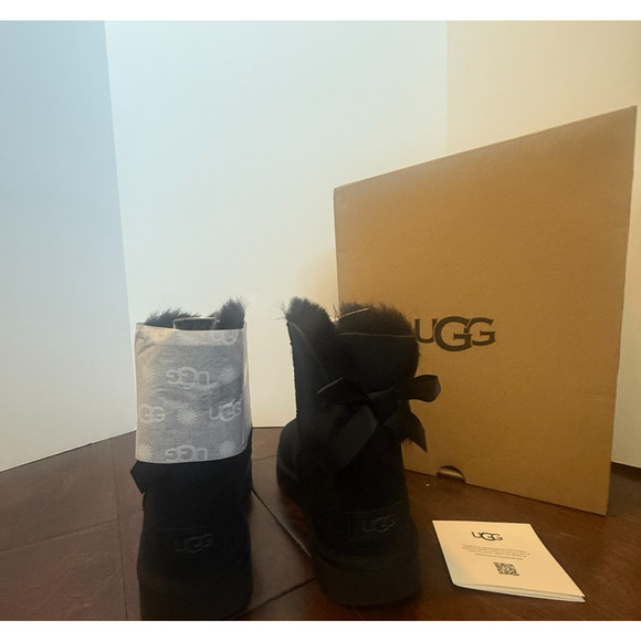 UGG Mini Bailey Bow II Black Suede Shearling Boots Women’s Size 7 New in Box - Picture 5 of 7